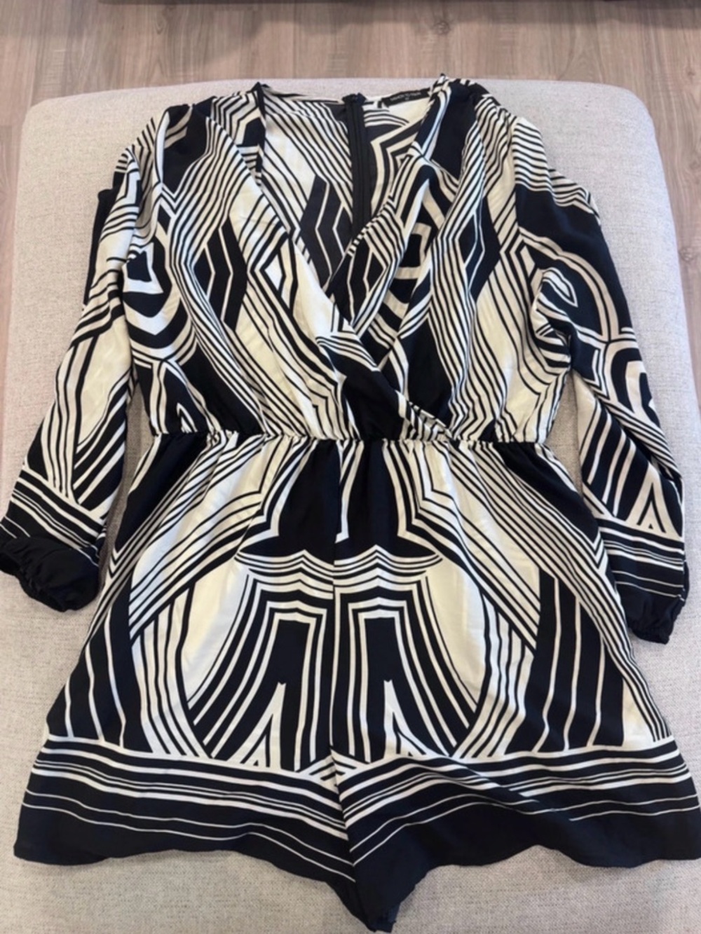 Black & White Geometric V-Neck Romper, long sleeve, v-neck. Size 2XL